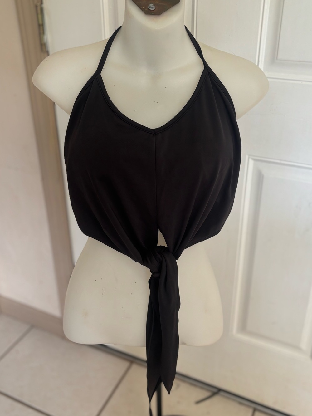 Med Kortni Jeane solid black Tied-up deep V neck halter swim top. In VGUC!